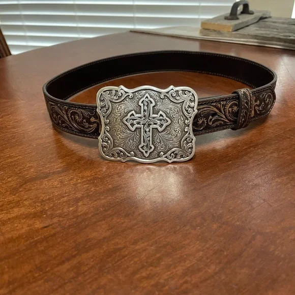 NOCONA Womans Brown Cross Embossed Buckle Western Leather Belt